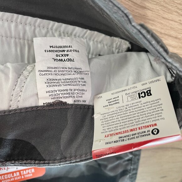 Men's NWT Wrangler Regular Taper Black & Gray Camo Pants - Size 40x30 - Picture 7 of 14